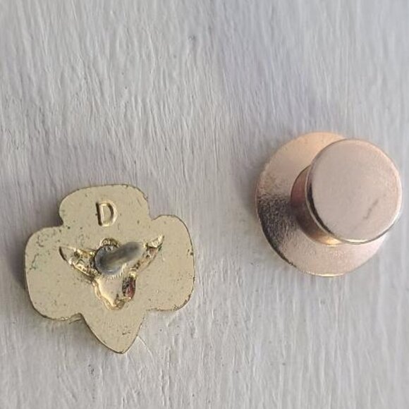 Girl Scouts Of America GS Small Trefoil Lapel Uniform Pin - Picture 4 of 4